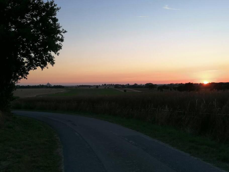 Sunset Family Guesthouse Mont Saint Michel Céaux Eksteriør bilde